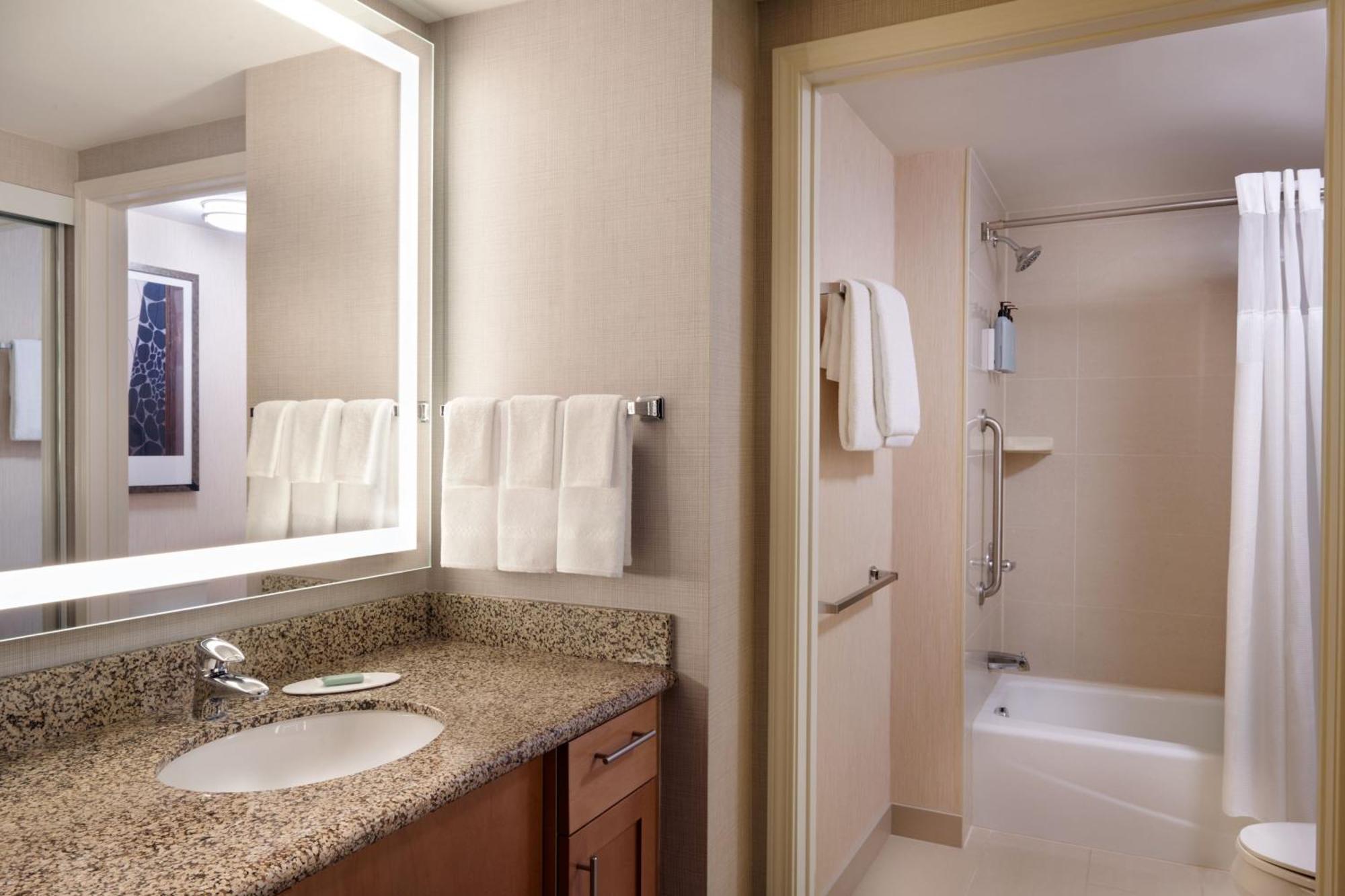 Residence Inn By Marriott Calgary Airport Eksteriør bilde